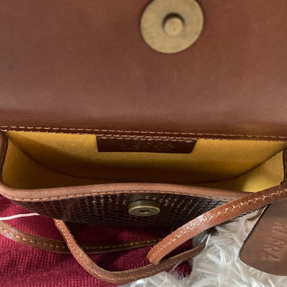Italian Saddle Crossbody Handbag - Picture 3 of 16